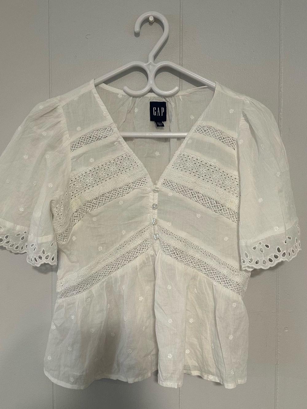 GAP White Eyelet Lace Peplum Blouse